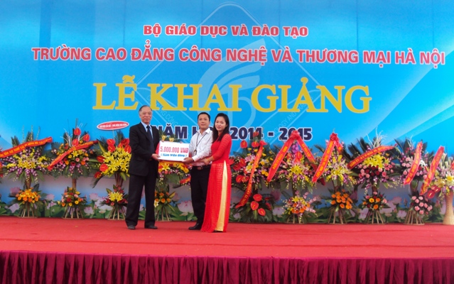 Trường Cao đẳng Công nghệ và Thương mại Hà Nội khai giảng năm học mới